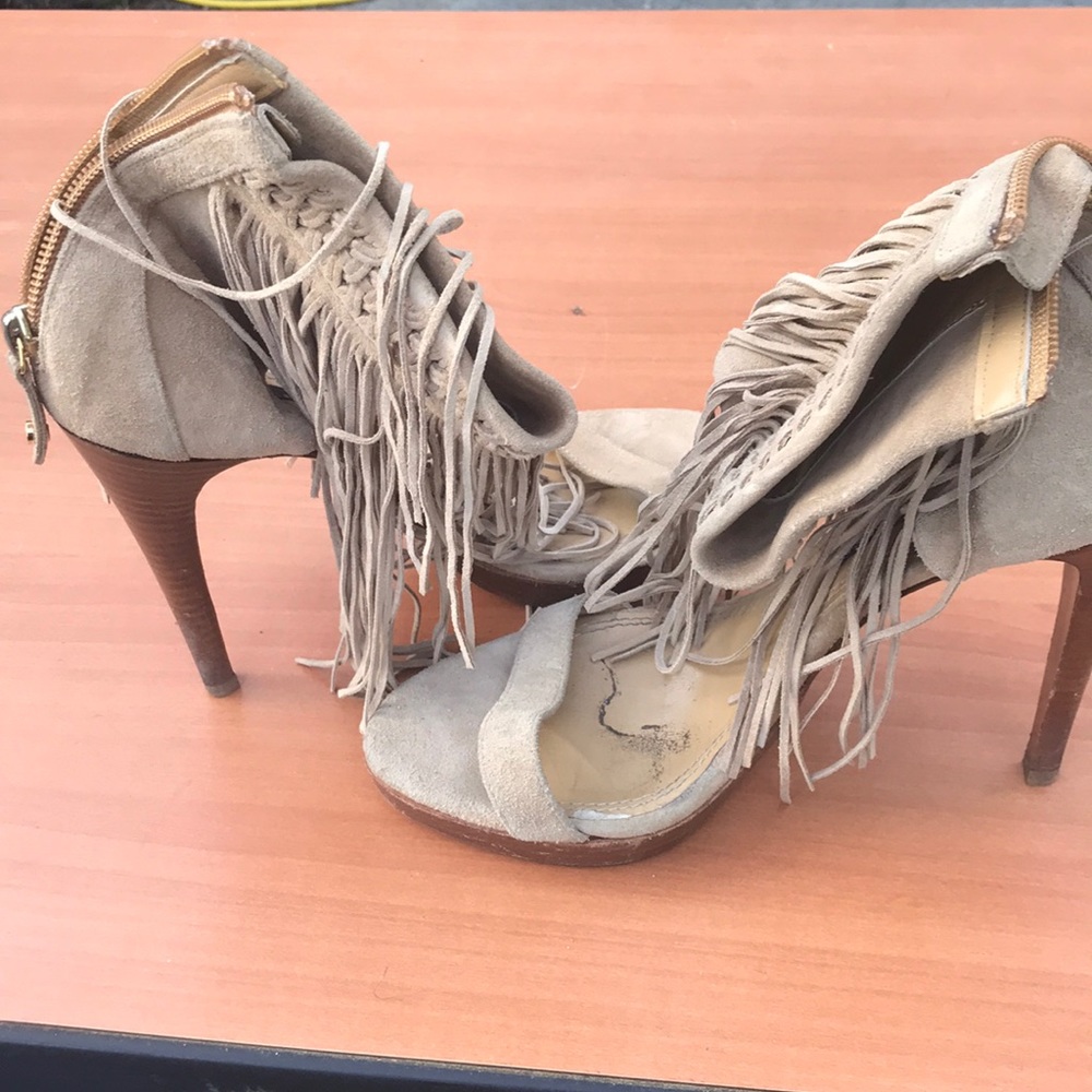 Heels - Picture 2 of 4